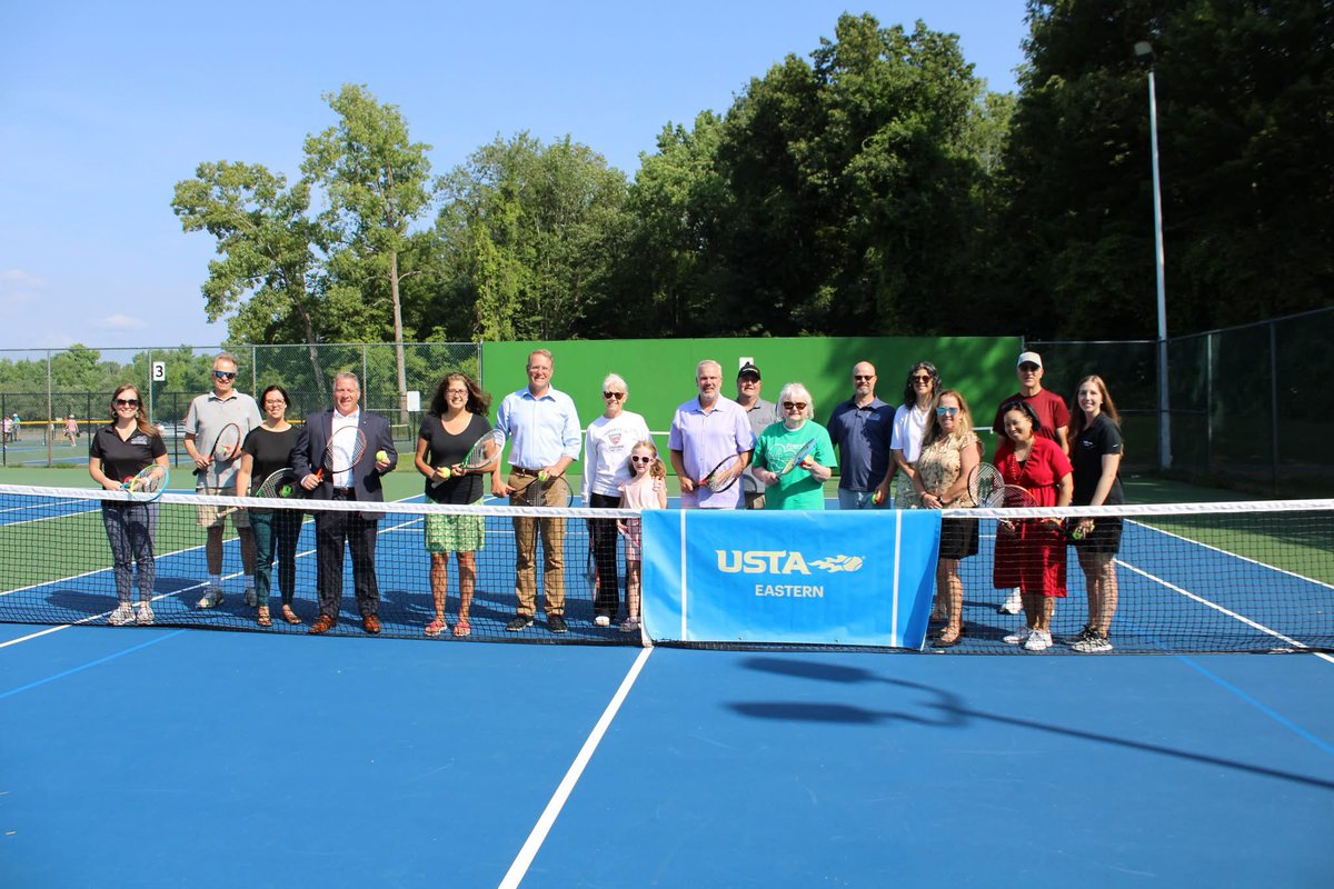 MCCoyCountyExec's tweet image. I was happy to join with Town Supervisor David VanLuven this morning to celebrate the upgrades made to the tennis courts in Elm Avenue Park. This project was made possible thanks to grants from the United States Tennis Association and Assemblyman Scott Bendett.