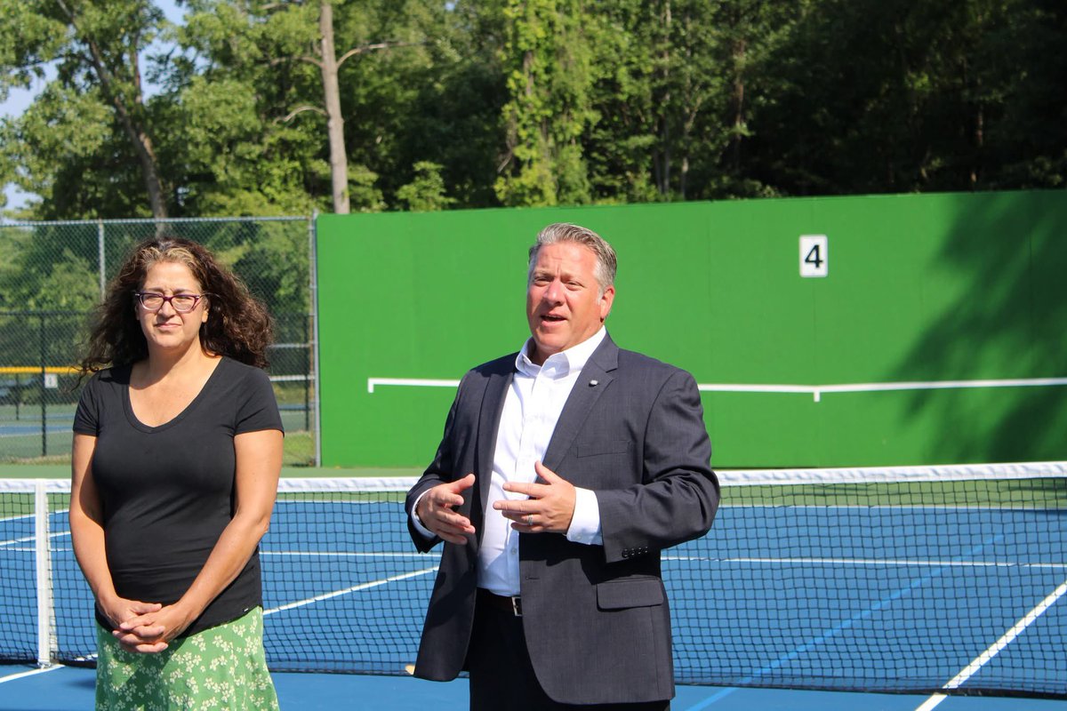 MCCoyCountyExec's tweet image. I was happy to join with Town Supervisor David VanLuven this morning to celebrate the upgrades made to the tennis courts in Elm Avenue Park. This project was made possible thanks to grants from the United States Tennis Association and Assemblyman Scott Bendett.