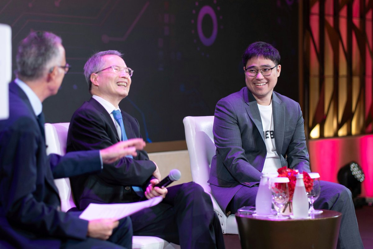 UrsBolt's tweet image. The super senior board director highjacked the panel agenda, but we still had funny moments in the panel I moderated in Bangkok today. ๐