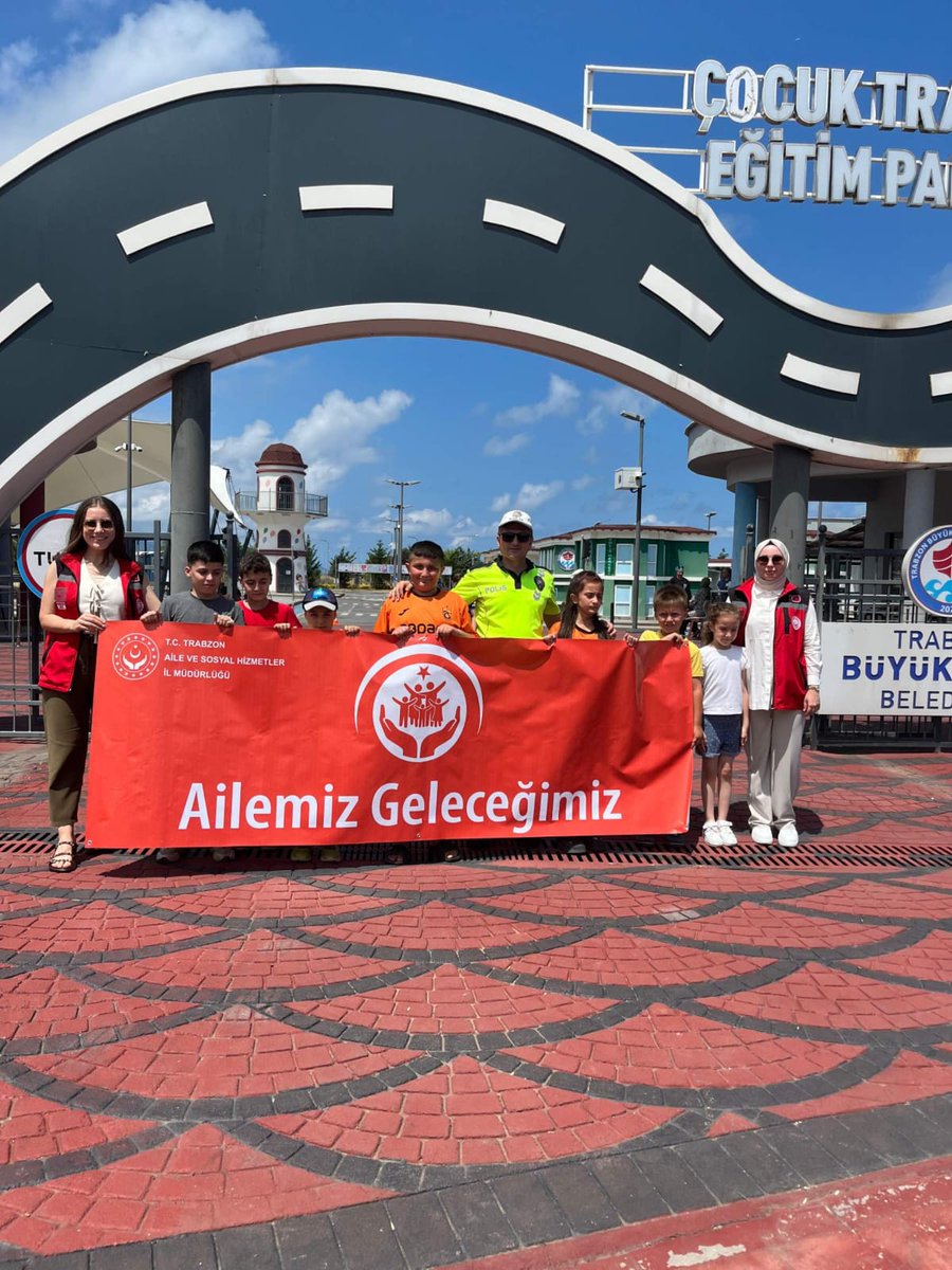 📍Trafik Tescil ve Denetleme Şube Müdürlüğümüzce;

 🔹️ Çocuk Trafik Eğitim Parkında, İlimiz merkez ve ilçelerinden gelen öğrencilerimize teorik ve uygulamalı trafik eğitimi verilmiştir.🚔🚦

<a href="/EmniyetGM/">Türk Polis Teşkilatı</a> 
<a href="/TrabzonValilik/">T.C. Trabzon Valiliği 🇹🇷</a> 
<a href="/TrafikEgm/">EGM Trafik</a>