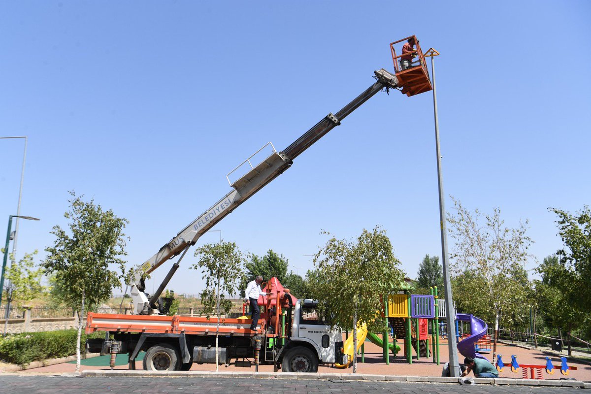 mus_bld's tweet image. 📌 Lale Vadisi Parkı’nda Aydınlatma Çalışmaları Tamamlandı
Muş Belediyesi Etüt ve Proje Müdürlüğüne bağlı Elektrik ve Asansör Denetim Birimi tarafından yürütülen çalışmalar kapsamında, Lale Vadisi Parkı’nın aydınlatma sistemi baştan sona yenilendi.
