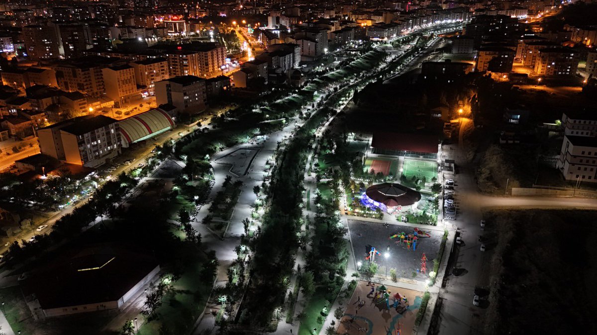 mus_bld's tweet image. 📌 Lale Vadisi Parkı’nda Aydınlatma Çalışmaları Tamamlandı
Muş Belediyesi Etüt ve Proje Müdürlüğüne bağlı Elektrik ve Asansör Denetim Birimi tarafından yürütülen çalışmalar kapsamında, Lale Vadisi Parkı’nın aydınlatma sistemi baştan sona yenilendi.