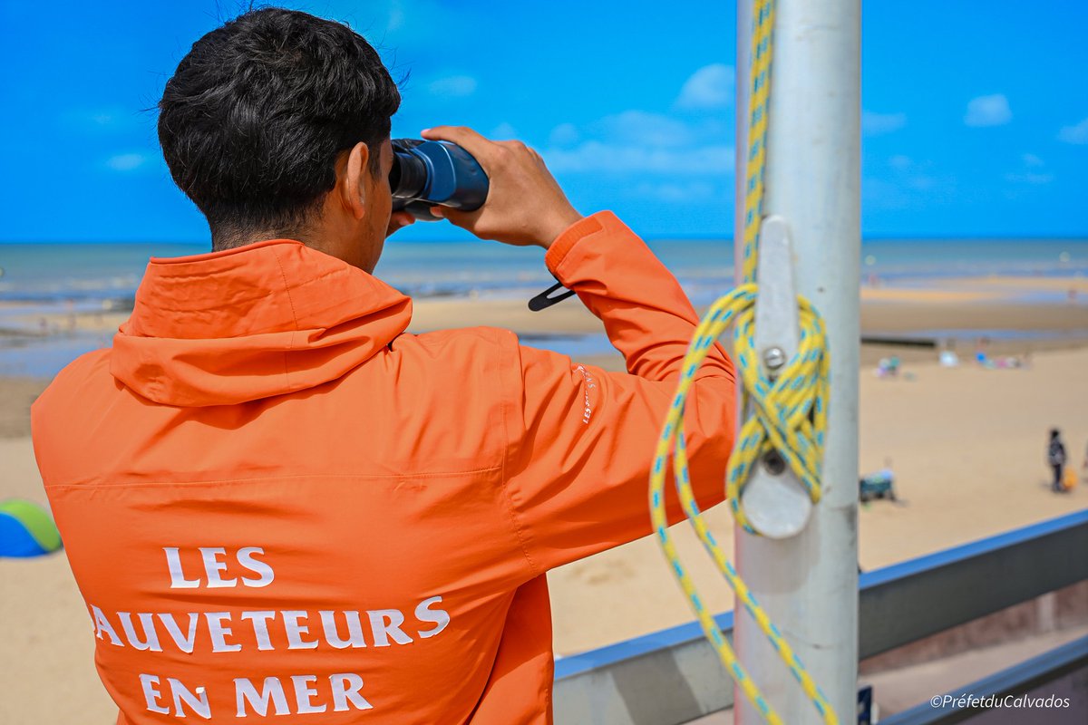 Prefet14's tweet image. À #Courseulles-sur-Mer, comme sur l’ensemble du littoral du #Calvados, les postes de secours sont pleinement mobilisés pour un été sous surveillance.
Aux côtés de la maire de la commune et du délégué SNSM pour le département, le directeur de cabinet du préfet a rencontré les…