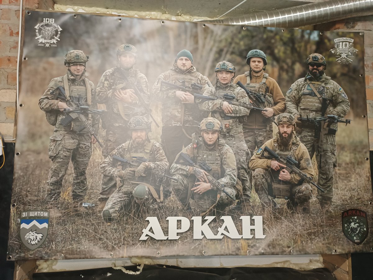 MatyasZrno's tweet image. Přiznám se, že mě tahle jednotka ze začátku trochu vyděsila.
Než sem opatrným doptáváním zjistil, že nejde o známého srbského válečného zločince z 90.let, ale o tradiční huculský lidový tanec z Karpat - Arkan 😆