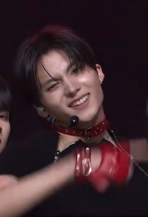 19wons's tweet photo. sangwon face expression are in  different scale.. no wonder on 1st perform review he get called almost like 3rd gen https://t.co/HAiHm390dU