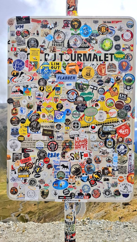 Le Tourmalet. Los murciélagos siempre dejan huella. Fijarse bien.🦇😜
#LimOut