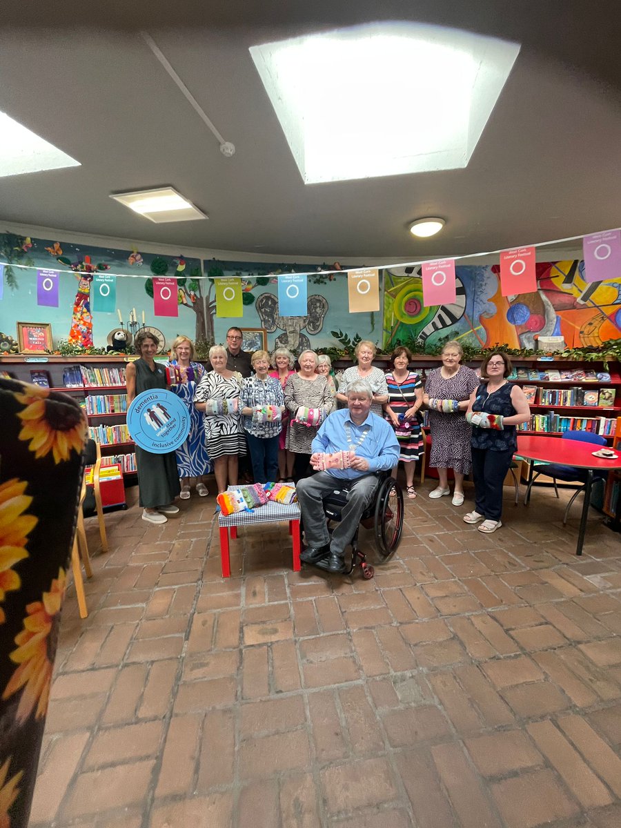 corkcolibrary's tweet image. Millstreet Library Knit & Natter Group Supports Dementia Care in Bantry Hospital.
A heartfelt initiative recently came full circle when Teresa Bohane, Head Dementia Nurse at Bantry Hospital, put a call for help – asking if knitting groups in Cork County Libraries could create…