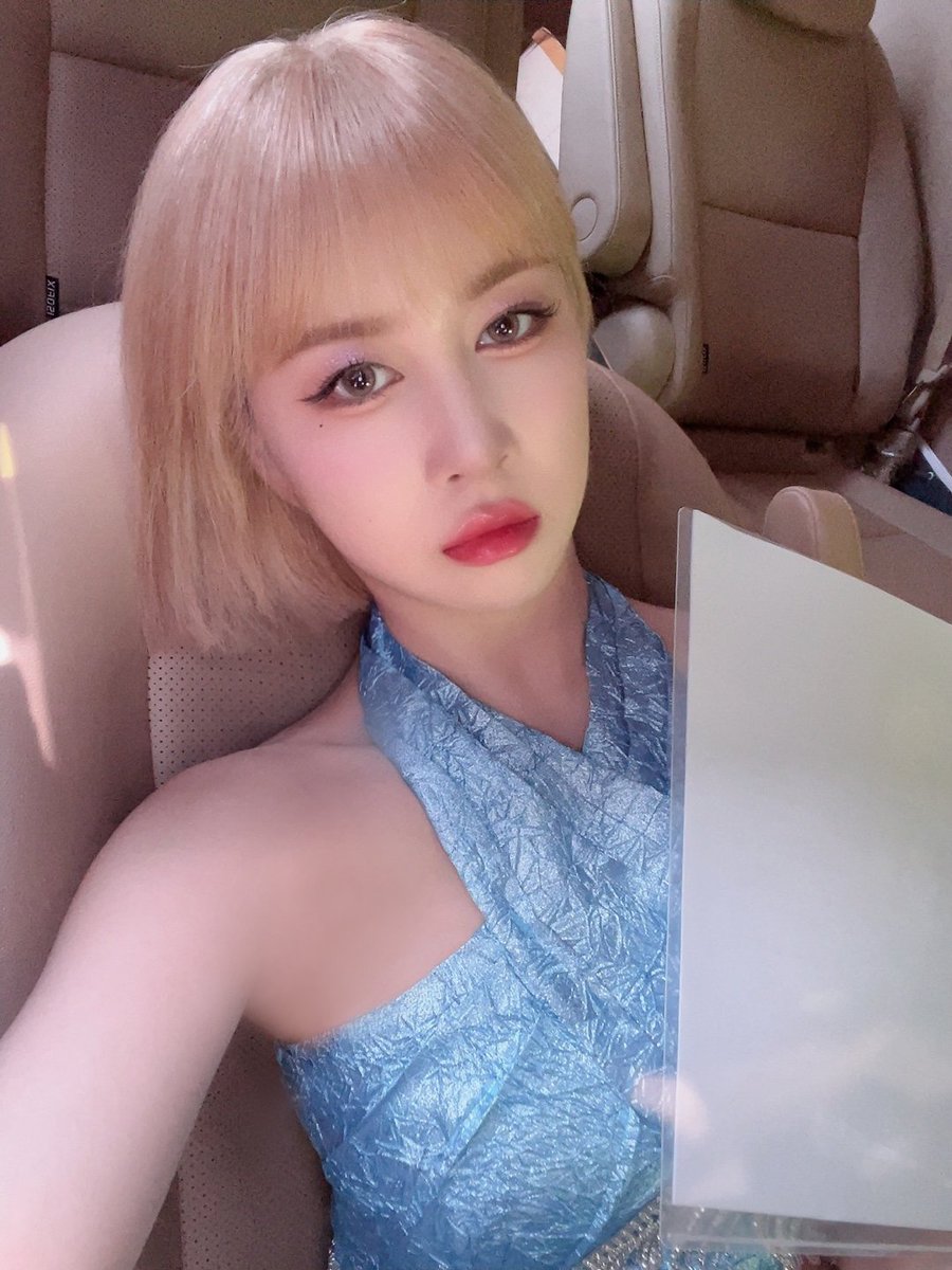 divinitysite's tweet image. Era de esperarse que la fanática número uno de éstas pequeñas iba a ser una de las primeras en ponerse a disfrutar del #疑いʼ𝕋unǝs y todo lo que tengo para decir del #𝕥ra͟𝕔k𝟶𝟸ː𝐍o͞nǝ我的𝔅u𝕤inǝ𝕤𝕤 es que grita temazo del verano, algo innegable.

𝐶hubby ⊰ ♡ 𝙽ana