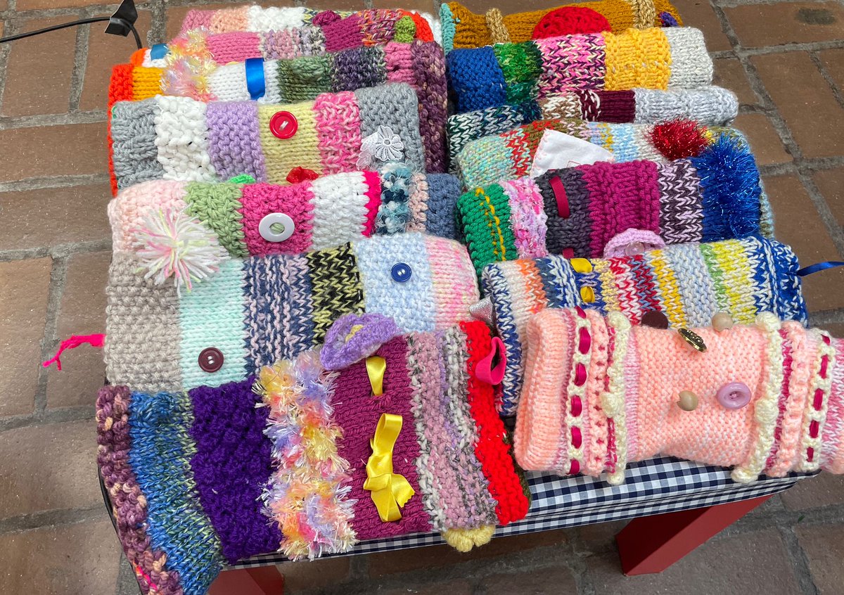 corkcolibrary's tweet image. Millstreet Library Knit & Natter Group Supports Dementia Care in Bantry Hospital.
A heartfelt initiative recently came full circle when Teresa Bohane, Head Dementia Nurse at Bantry Hospital, put a call for help – asking if knitting groups in Cork County Libraries could create…