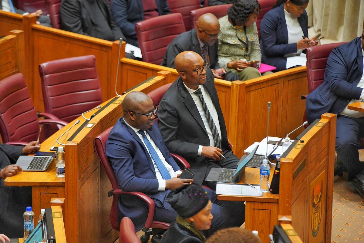 MPGodlimpi's tweet image. R12bn in funding approved by the IDC to support black industrialists, women & youth led SMMEs. From green hydrogen opportunities in EC to growing poultry industry in WC, we’re building an inclusive, reindustrialised SA economy that leaves no province behind. #NCOPBudgetVote