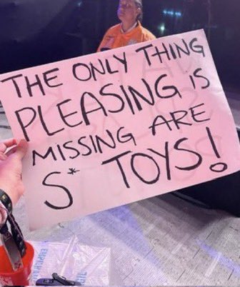 SUSHIFORMUSICHS's tweet image. seems like he fr pays attention to the sign s 🤩🤩