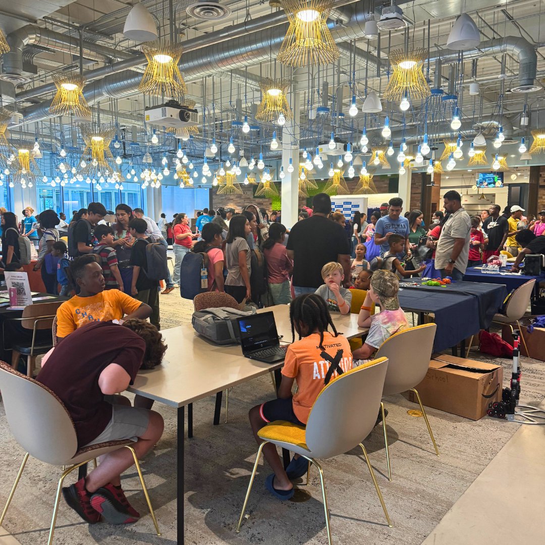 RiceU_STEM's tweet image. Sharing sparks of innovation! Our R-STEM team joined @HP and @compudopt for an incredible day of hands-on STEM fun with future tech leaders. #CompUDopt #HP #RSTEM #ImpactingFutures