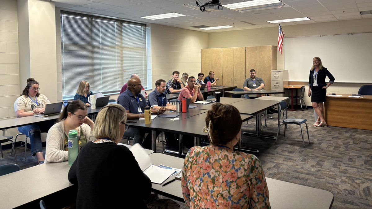 MSDDecatur's tweet image. Our educators are investing the time to learn new strategies and positively impact student learning! Sessions in our conference today include tech, attendance, ILEARN, PLCs, behavior strategies and more! #DecaturProud