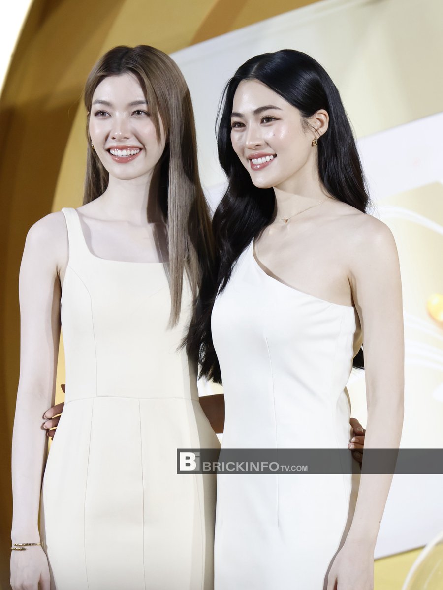 BrickinfoReport's tweet photo. “หลิง-ออม” ร่วมงาน “Pantene Miracles Treatment Grand Opening Launch”
LINGORM PRESENTER PANTENE
#linglingkwong #ormkornnaphat
#LingOrm #หลิงออม #PanteneTreatmentxLingOrm
#PanteneMiracles #PanteneProVPearls
#ปังฏิหาริย์ผมสวย #Brickinfo https://t.co/uf6fnt04rV