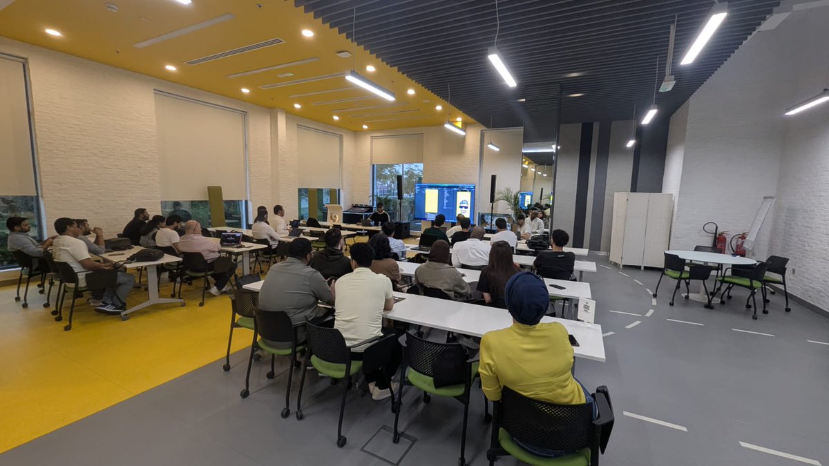 📸 Scene from the Snap AR Workshop – Dubai! 🇦🇪✨

A creative evening with Lens Studio,  passionate creators,  Dubai AR community, &amp; our amazing SLN Owais Iqbal.

#SnapAR #LensStudio #DubaiCreators #SLN #SnapARWorkshop