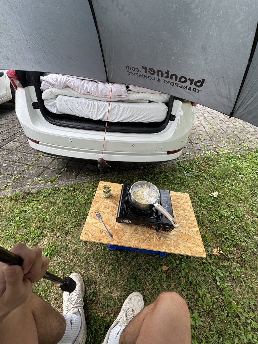 1. Stopp Kurz-Roadtrip, paar Stunden im Regen auf irgendeinem Kärntner Parkplatz chillen und Nudeln kochen 💆💆💆