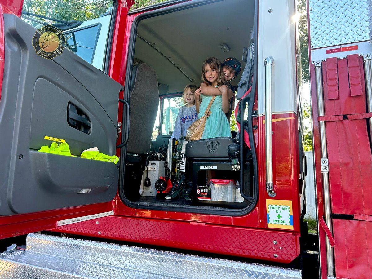 🚒 Lots of parade fun this morning, we already had some special visitors drop by before it started to check out the fire trucks.

#CypressCounty #emergencyservices #MHStampede