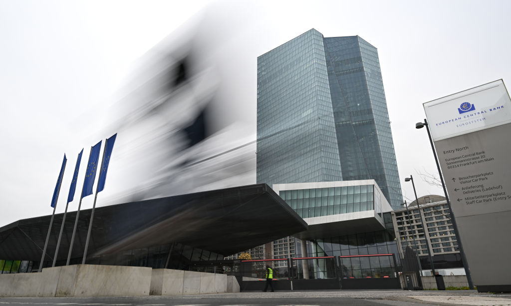 Euractiv_FR's tweet image. La BCE maintient ses taux, en attendant les taxes de Trump: Les analystes s&apos;attendent toutefois à une nouvelle baisse de 0,25 point de pourcentage avant la fin 2025. 

The post La BCE maintient ses taux, en attendant les taxes de Trump appeared first on… dlvr.it/TM5VCZ