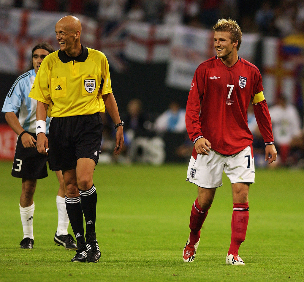 📸 David Beckham and referee Pierluigi Collina share a joke during the match between England and Argentina at the 2002 World Cup.