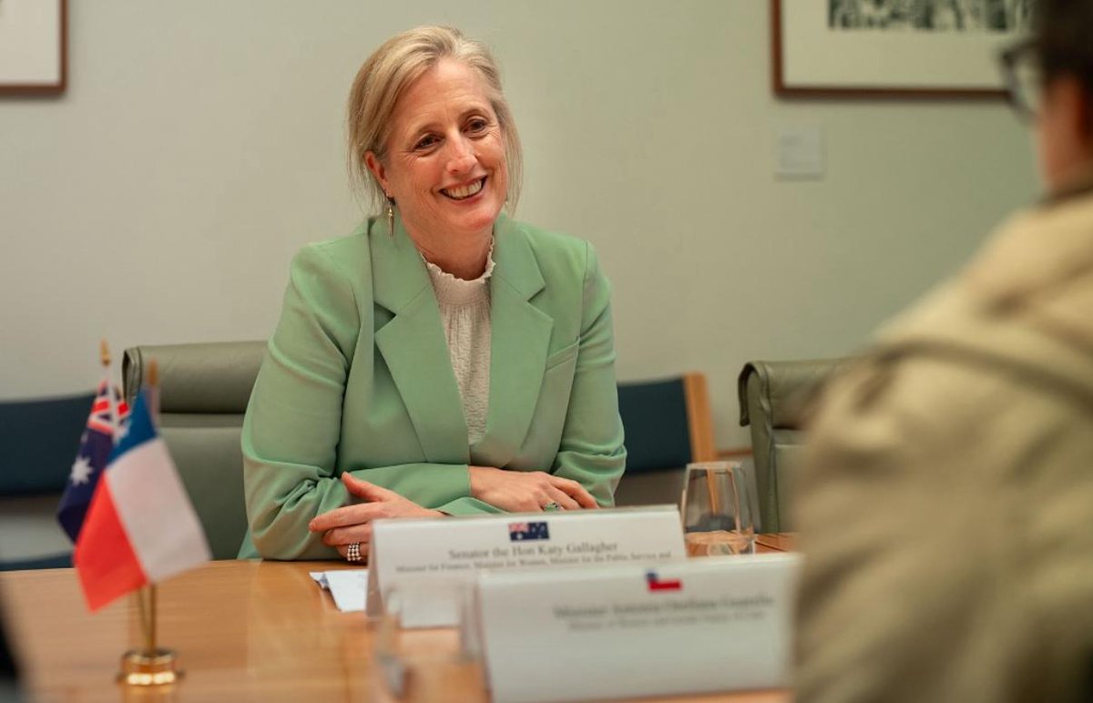 MinMujeryEG's tweet image. La ministra Orellana se reunió con su par de Australia, la ministra Katy Gallagher 🇦🇺 para conocer más de la nueva estrategia australiana para la equidad de género, revisar el enfoque que ha adoptado ese país respecto al aborto e intercambiar experiencias de ambos países.