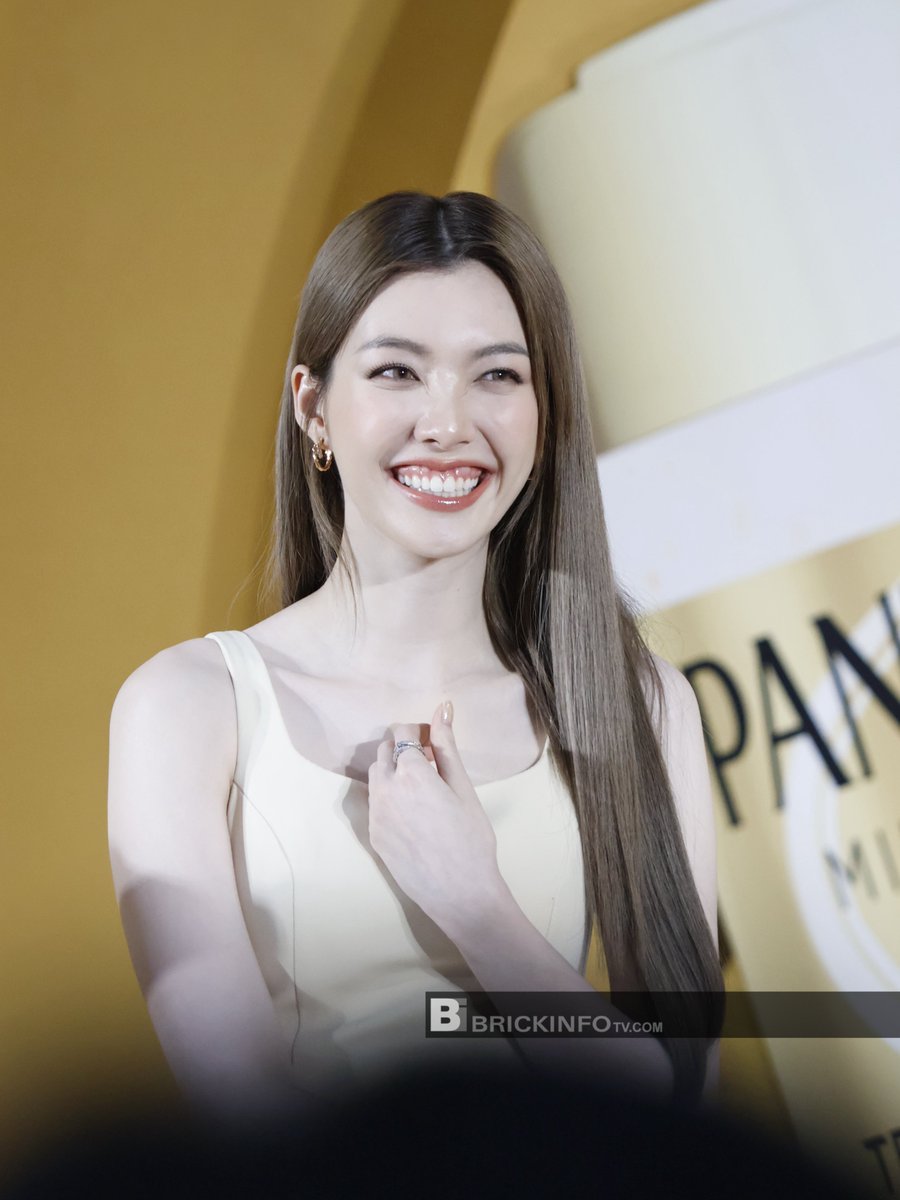 BrickinfoReport's tweet photo. “ออม กรณ์นภัส ” ร่วมงาน " Pantene Miracles Treatment Grand Opening Launch"
LINGORM PRESENTER PANTENE
#ormkornnaphat #PanteneTreatmentxLingOrm
#PanteneMiracles #PanteneProVPearls
#ปังฏิหาริย์ผมสวย #Brickinfo https://t.co/PYnLTkIblB