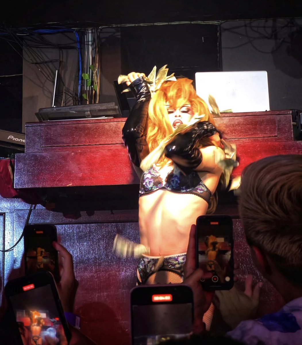 liviefy's tweet image. this is fucked up.