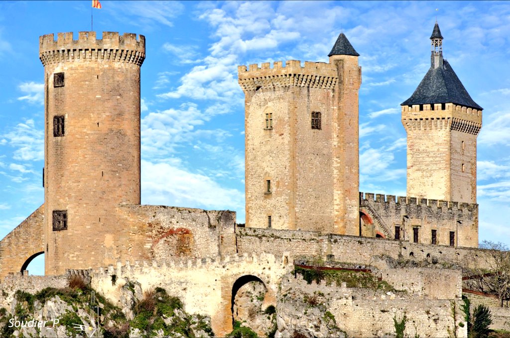 tsEmma15's tweet image. The Castle of Foix is a medieval fortress towering over the town of Foix in the French department of Ariège. The castle is an impressive example of medieval defensive architecture, situated on a rocky promontory at the foot of the Pyrenees.
#France