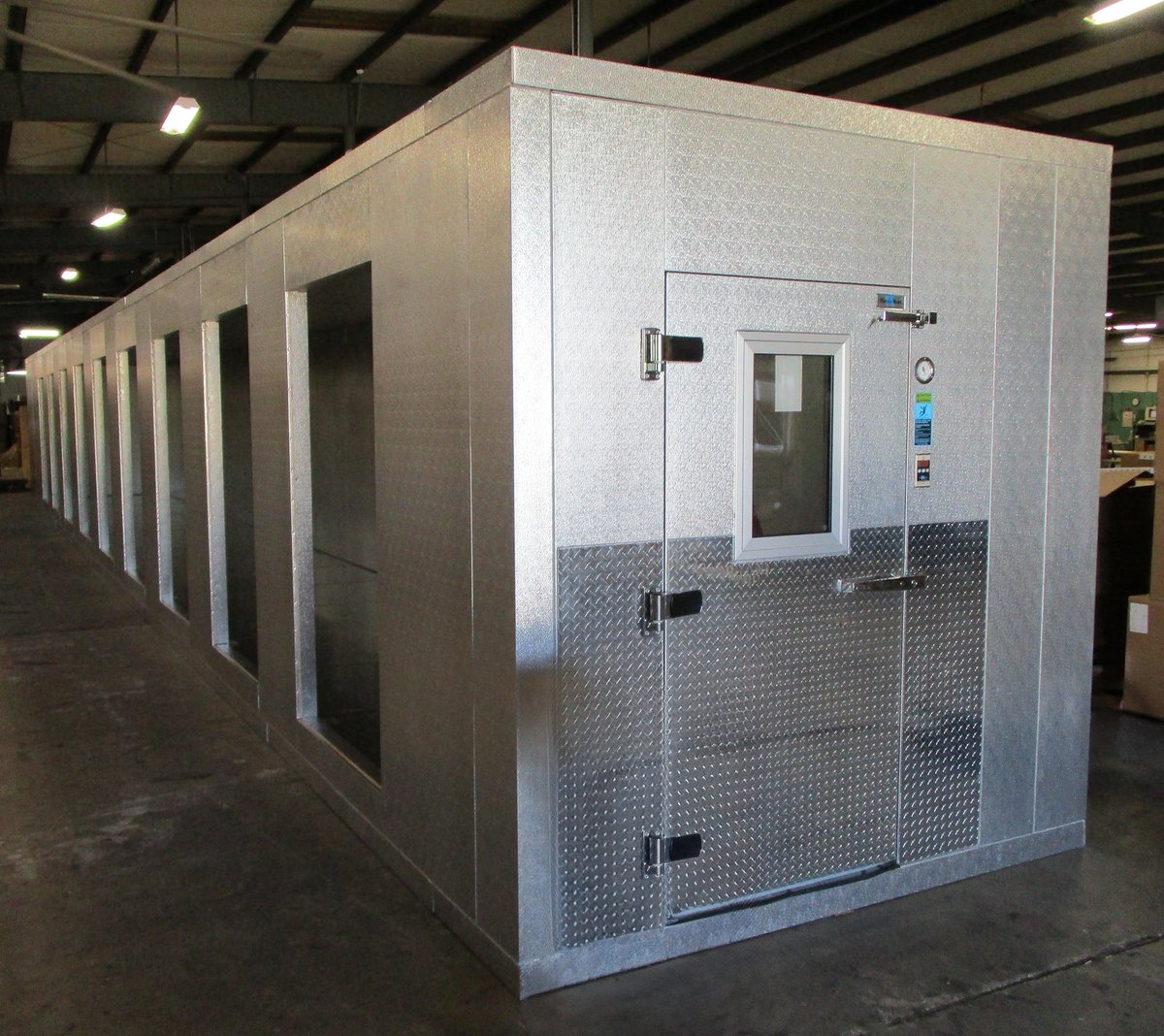 #ThrowbackThursday to this 69-ft custom walk-in beer cooler we built for Yard House in Gaithersburg, MD. With 9 window cutouts, it’s made to show off and keep taps cold. 🍻❄️

#ThermoKool #BeerCooler #ColdStorage #CustomBuilt #ThermoKoolThursday