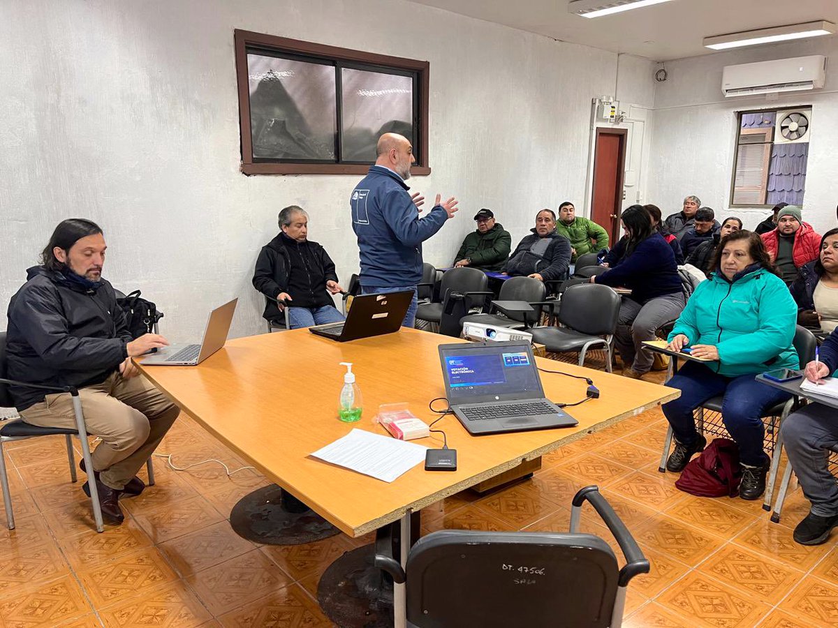 📍 En #Ancud el día de ayer se realizó la sesión de la 2da Escuela Sindical FEPROSICH en donde los Coord. De RRLL e Inspectivo participaron exponiendo sobre nuevo sistema de #votacionelectronica y #DS44 , reforzando materias relevantes para los trabajadores/as del territorio 🙌🏻