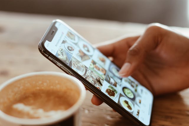Naše mobilne aplikacije omogočajo samodejno varnostno kopiranje fotografij in videov v vaš Koofr račun 🙌 Ko je zmožnost nastavljena, Koofr poskrbi sam za vse.

Prenesite aplikacijo Koofr in omogočite samodejno nalaganje 👇
koofr.si/blog/objave/sa…