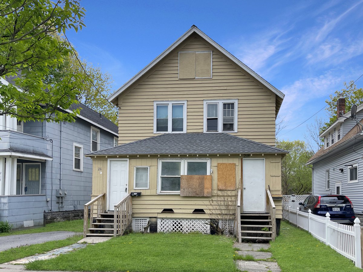 MultifamilyMad's tweet image. Flip duplex I listed for the sellers last year, sold to flip buyer and then re-listed a little over a year later for buyer after he renovated. I was also was the private lender for the flipper on this property.
My earnings -
Interest Income: $26,249.99
Commission Income:…
