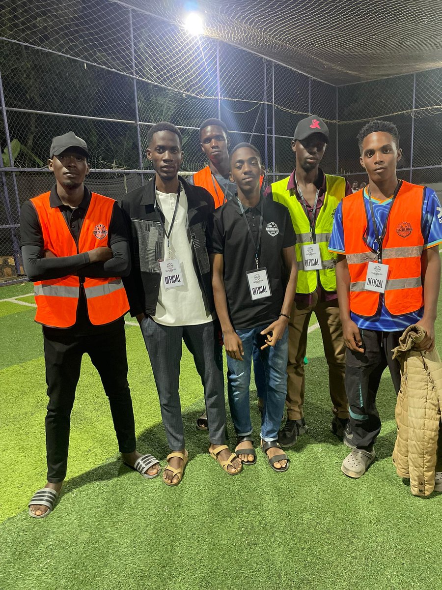 Mwineguma's tweet image. Naffe kanno ka team k'abalimi tukasobola😂😂( nga Mbwemo talimu)
#RoadToBulenga
#UOXLeague