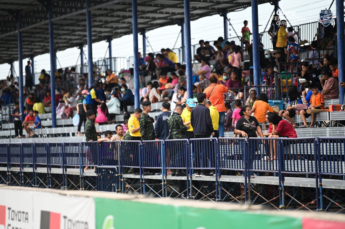 denkmit's tweet image. The Chang circuit has been opened up as a refugee camp to help those evacuated from areas where fighting between Thailand and Cambodia has broken out. Buriram is only 75km from the border.