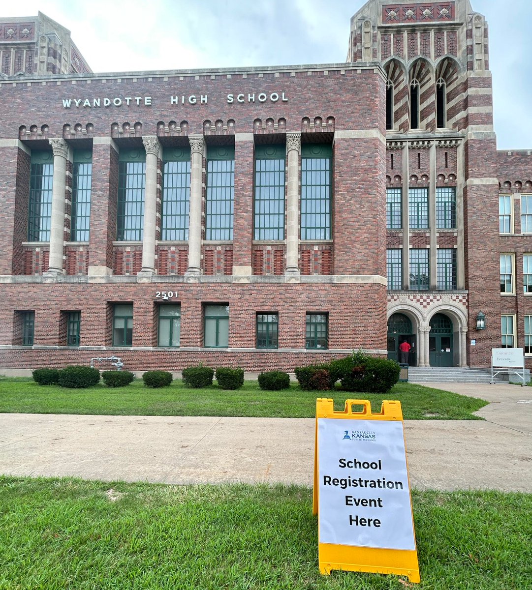 Do you need help enrolling your student for the upcoming school year? 

Join us today (7/24) at Wyandotte High School from 10a - 6p for an enrollment assistance event held by the Welcome Center. #BetterEveryDay