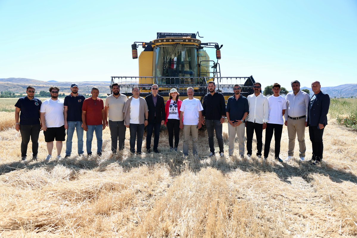 Yerli Buğdayda İlk Hasat Sevinci 🌾👨‍🌾🚜

Sivas’ta yerli ve milli tarım adına önemli bir adım daha atıldı. Bilim ve Teknoloji Üniversitesi iş birliğiyle geliştirilen, iklimimize uygun, yüksek verimli ve hastalıklara dayanıklı 4 yeni buğday çeşidinin ilk hasadı gerçekleştirildi.
