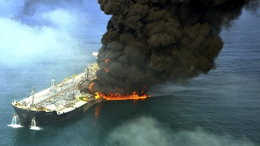 RussiasPivot's tweet image. Russia Restricts Foreign Oil Tanker Loadings at Black Sea Ports as Sabotage Events Increase
russiaspivottoasia.com/russia-restric…
Russia's FSB are to inspect all foreign-owned ships prior to their being allowed to dock at Russia's Black Sea Ports after a series of unexplained explosions.