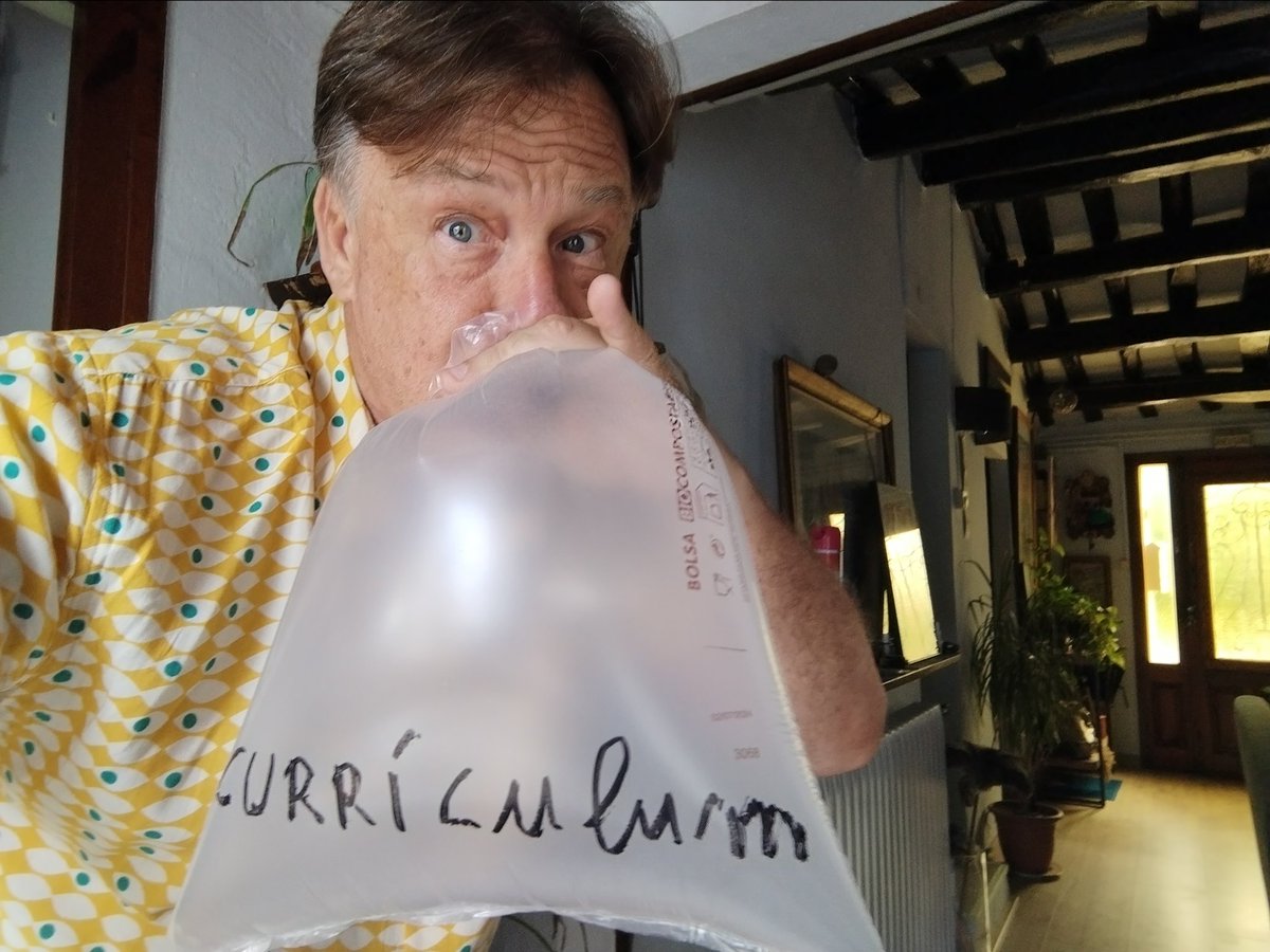 MPeraferrer's tweet image. M&apos;han dit que és el que ara es porta... i jo sòc molt obedient !
“ Donde fueres haz lo que vieres&quot;, que diuen més avall de l&apos;Ebre...
#riurepernoplorar
#actorMartiPeraferrer