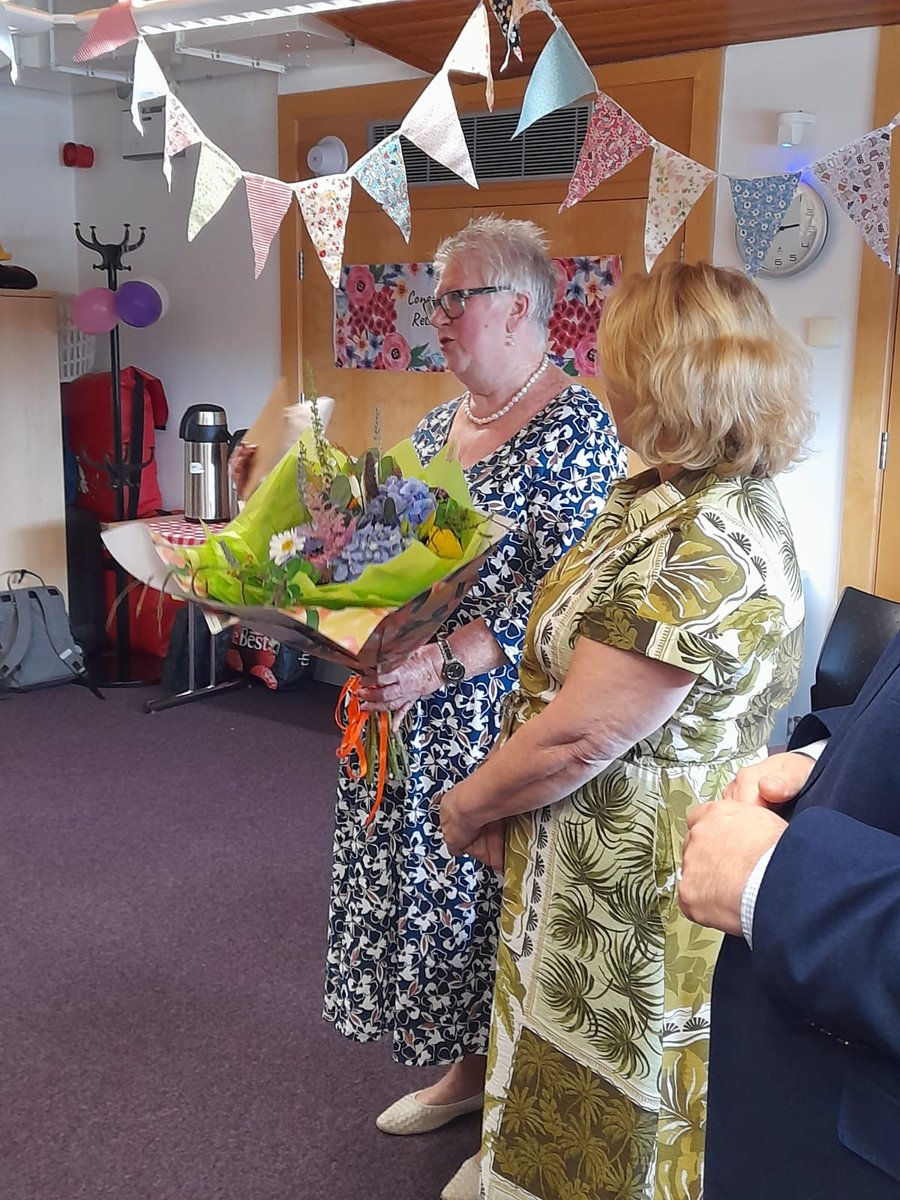 supportCHAS's tweet image. After an incredible 20 years of volunteering with CHAS, Cath retired last week and we couldn’t let her go without a celebration at Robin House! 🎉
There were flowers, cake & a display of memories from her time with us.
Thank you, Cath, you'll always part of the CHAS family. 💛