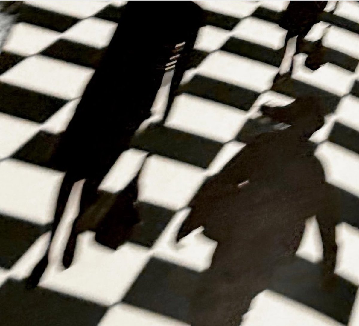 Morell4Luis's tweet image. #PoderosoDiscoClub6 Dicen algunos críticos han notado que el álbum se siente como una secuencia de gestos, con ideas introducidas y luego abandonadas estratégicamente, creando un sentido de intención hipnótica
@ruleiro @eltalcha