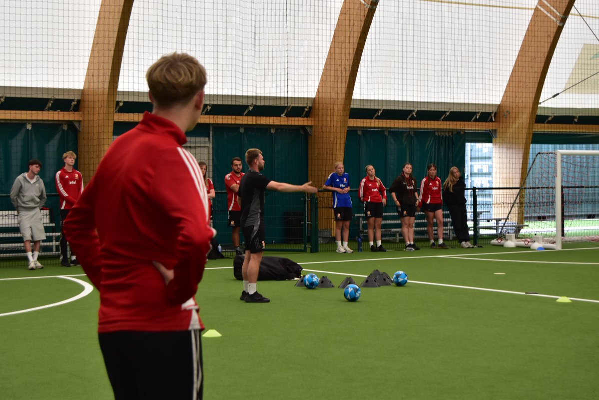 STFCfoundation's tweet image. 💪 Always improving 🧠
This afternoon our coaches underwent in-house training ahead of our Kellogg’s Football Camps ⚽️
If you’re yet to sign up, there’s still a few spaces left, so don’t miss out! Sign up via the link below, or email josh@stfcfoundation.com ⏳
🔗…