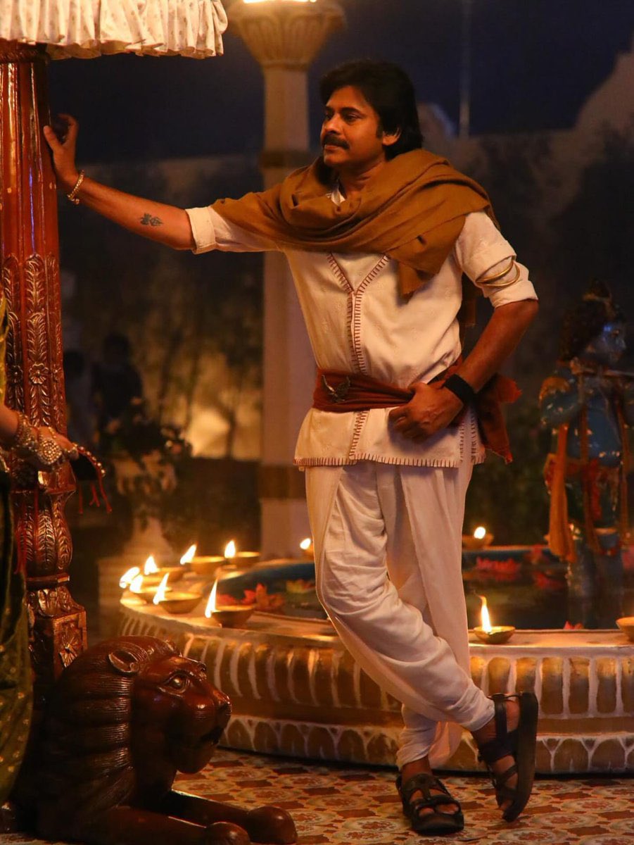 MeherRamesh's tweet image. As always, another power-packed speech from the man himself sri @PawanKalyan
▶️ youtu.be/pZbCfFwWqLE
One of the most dynamic you’ll ever witness ❤️
#HariHaraVeeraMallu #HHVM #BlockBusterHHVM