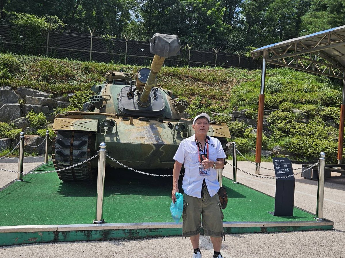 shinzihiramatsu's tweet image. 今日は朝早くから南北境界線DMZ(非武装地帯)に行って来たよん❗️残念ながら今は板門店までは行けないんだけど…イムジン川をケーブルで渡ったり、脱北者の方の話を聞いたり、北朝鮮が密かに掘っていた第3トンネルを見学❗️と盛り沢山じゃった❣️深さ73mもあるトンネルの帰りの登りはマジキツかった〜❗️