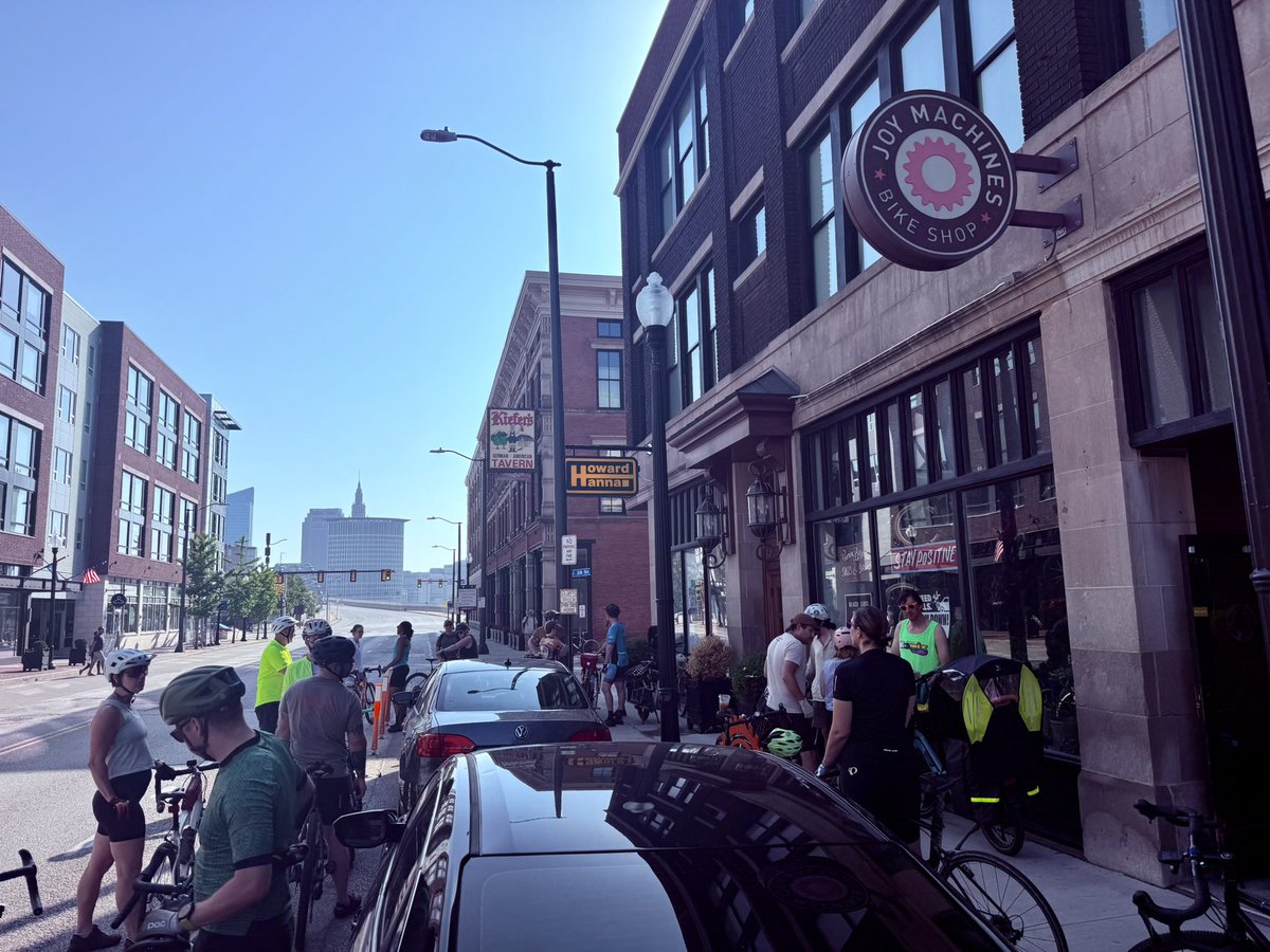 SkrticX's tweet image. Great to see Alex Nosse, owner of Ohio City’s Joy Machines Bike Shop, gathering with riders on a sunny June Sunday. The group was gearing up for a 20-mile ride to Forest Hill Park—linking East Cleveland &amp;amp; CLE Heights. Smiles all around before taking on the heat and the hills.