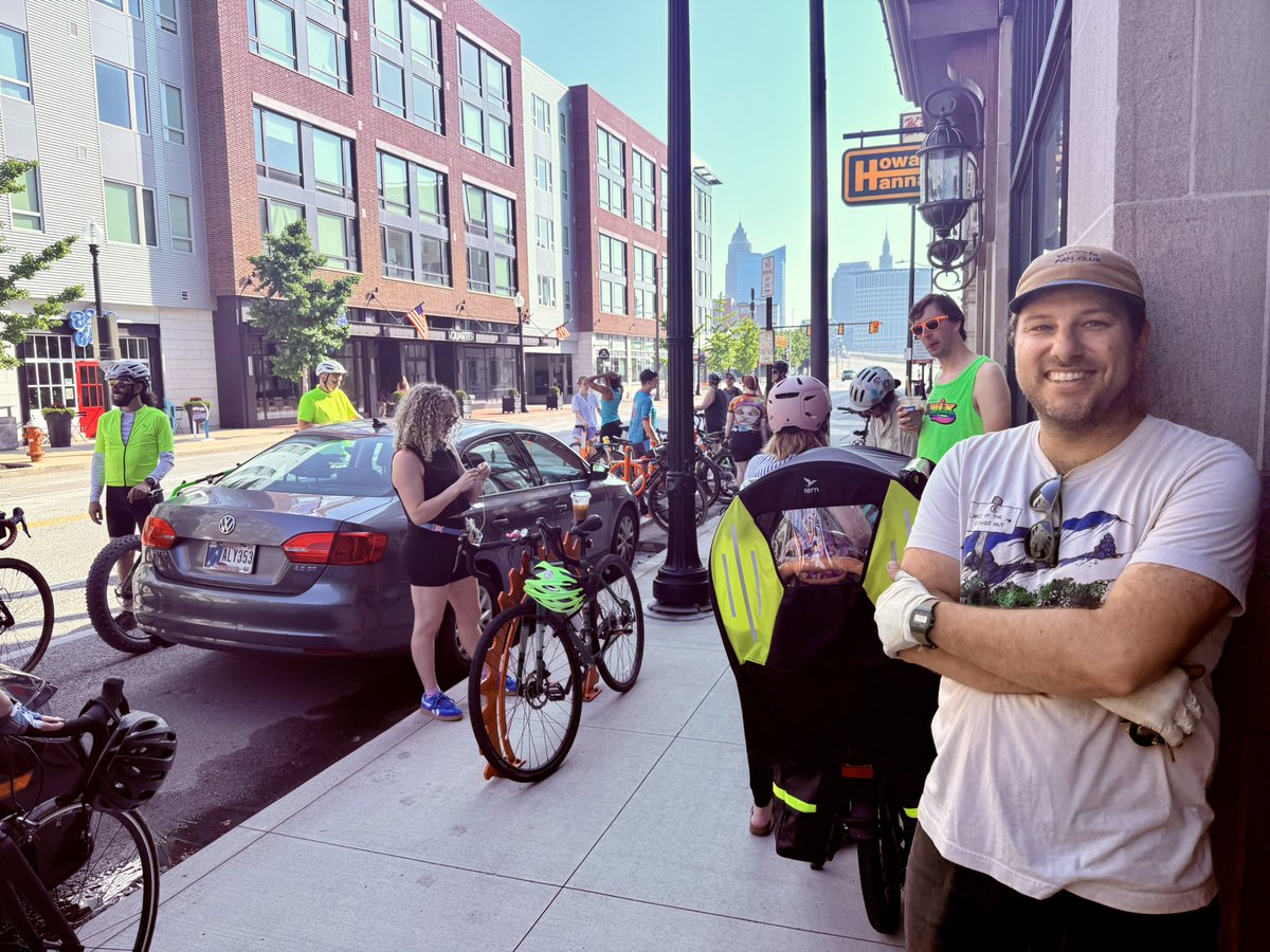 SkrticX's tweet image. Great to see Alex Nosse, owner of Ohio City’s Joy Machines Bike Shop, gathering with riders on a sunny June Sunday. The group was gearing up for a 20-mile ride to Forest Hill Park—linking East Cleveland &amp;amp; CLE Heights. Smiles all around before taking on the heat and the hills.