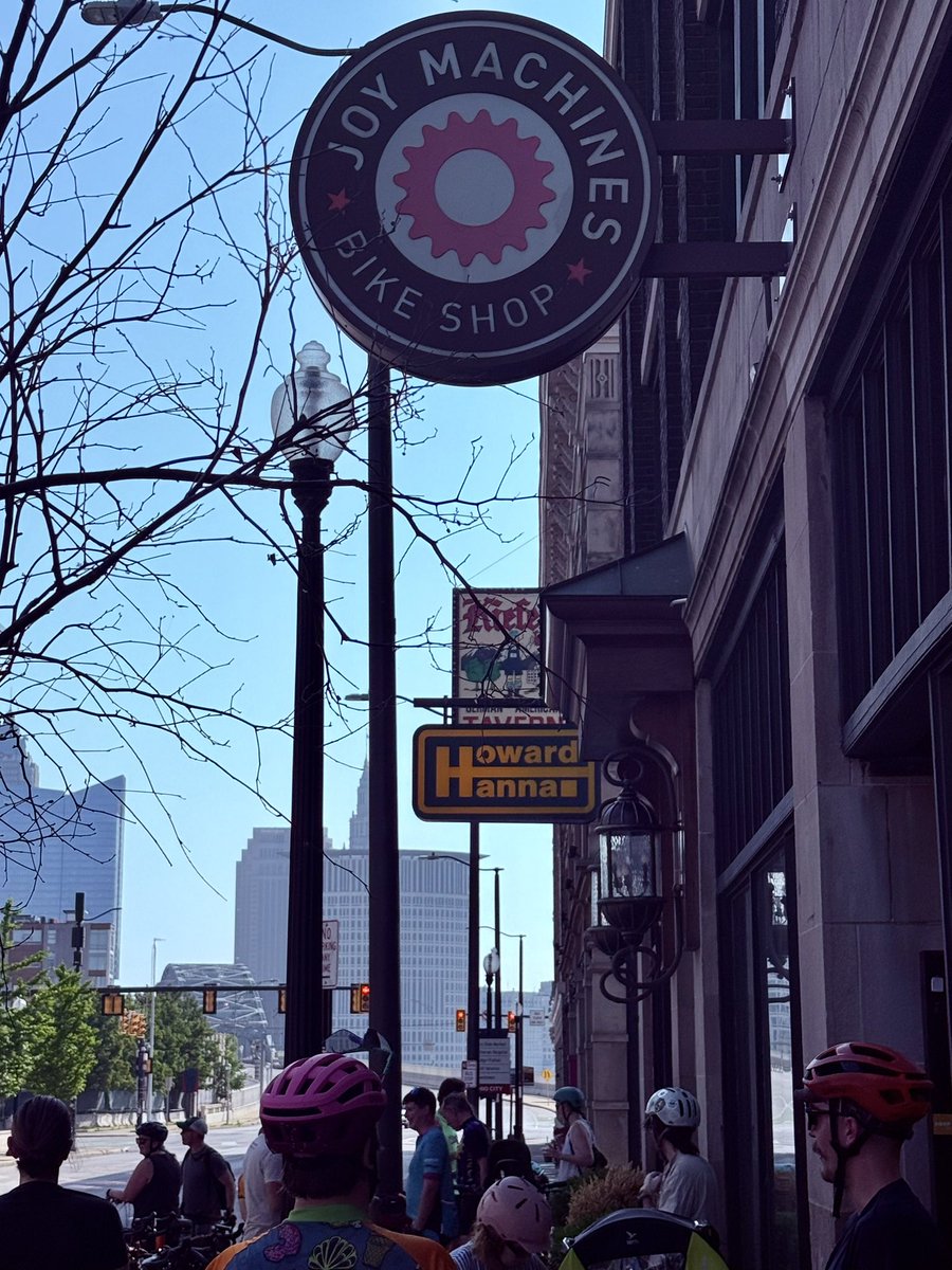 SkrticX's tweet image. Great to see Alex Nosse, owner of Ohio City’s Joy Machines Bike Shop, gathering with riders on a sunny June Sunday. The group was gearing up for a 20-mile ride to Forest Hill Park—linking East Cleveland &amp;amp; CLE Heights. Smiles all around before taking on the heat and the hills.