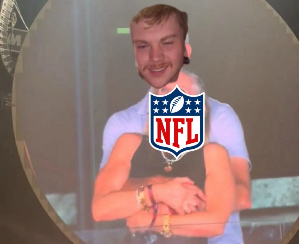 _chandler_____'s tweet image. Football in 7 days