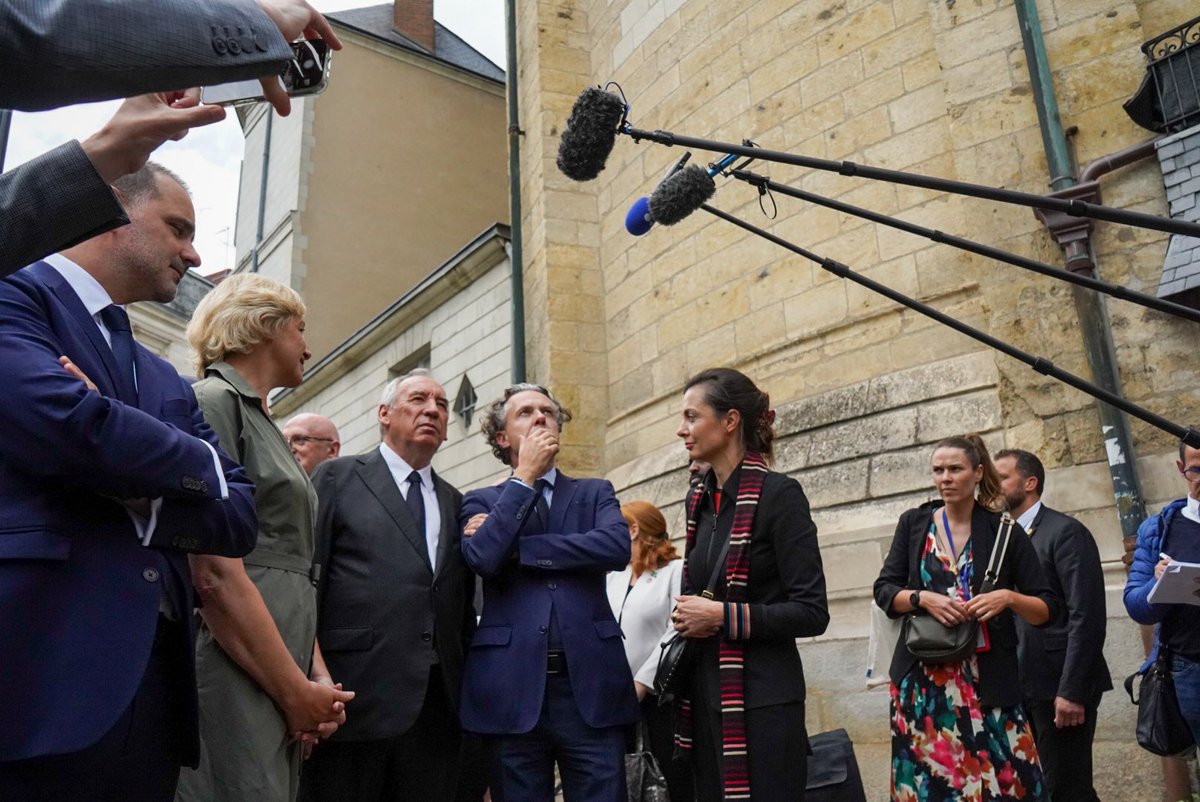 ChristopheBechu's tweet image. Bienvenue à François @bayrou et aux membres du @gouvernementFR présents ce jour à Angers, pour le comité interministériel du tourisme.
En venant à @Angers, vous avez fait le choix de vous réunir dans une ville qui chaque année attire des dizaines de milliers de touristes, une…