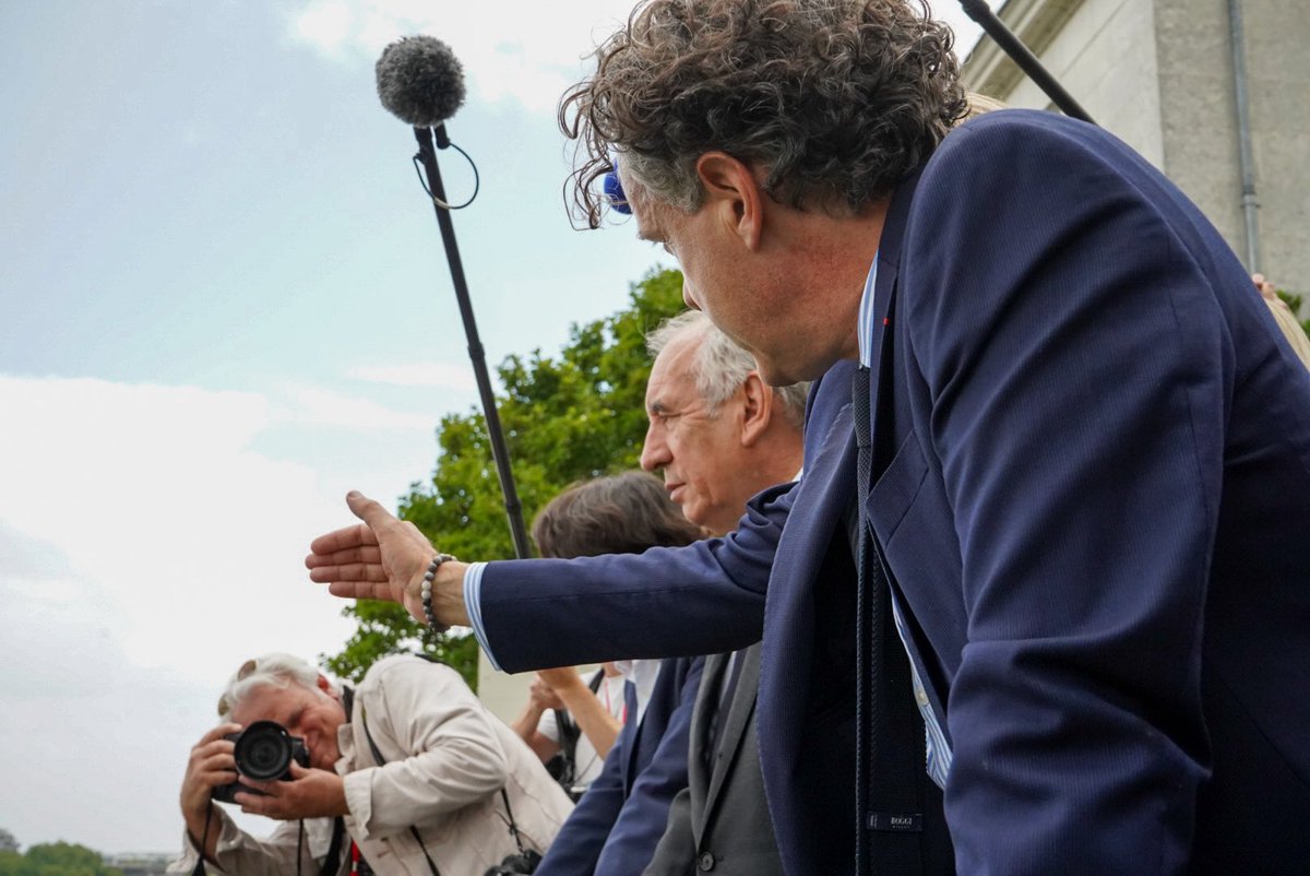 ChristopheBechu's tweet image. Bienvenue à François @bayrou et aux membres du @gouvernementFR présents ce jour à Angers, pour le comité interministériel du tourisme.
En venant à @Angers, vous avez fait le choix de vous réunir dans une ville qui chaque année attire des dizaines de milliers de touristes, une…