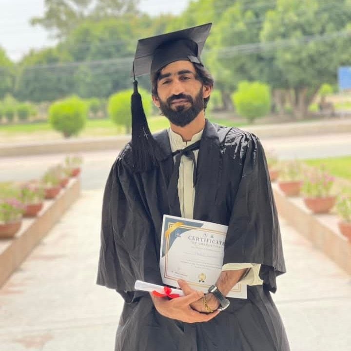 ShafiqAhmadAdv3's tweet image. کل رات کوئٹہ سے نوجوان وکیل حکیم بلوچ ایڈووکیٹ کا اغواء انتہائی قابل مذمت ہے اور پاکستان بار کونسل اور بلوچستان بار کونسل سمیت تمام بار ایسوسی ایشنز کو چند ایلیٹ وکلاء کا کلب نہیں بنے رہنا چاہیے بلکہ پاکستانی سیکیورٹی فورسز کی اس اغواء کاری اور غنڈہ گردی پر نوٹس لینا چاہیے