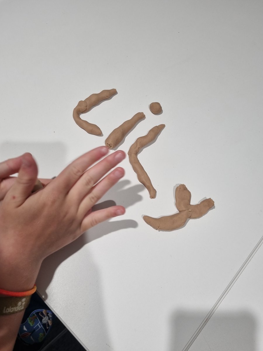 corkcolibrary's tweet image. Talk about smelling good enough to eat!
We don’t know about the children, but the staff at #BandonLibrary definitely had to restrain ourselves from sampling the products of this #SummerSTEMWeek’s #SummerArts chocolate playdough workshop!
Michael, @Anyone 4 Science, expertly…